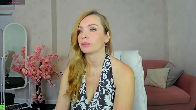 Snapshot of Marie_Hayes chatting on 06.08.26 Marie Hayes online show from 06.08.26