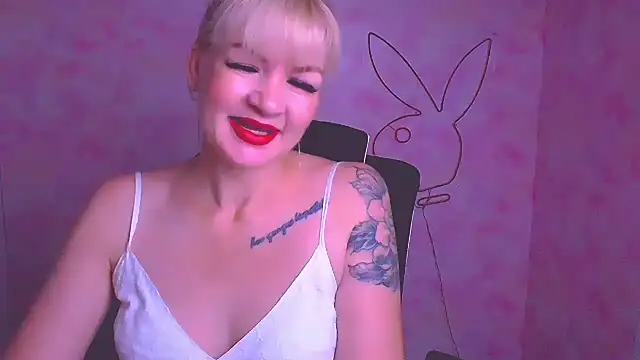 Snapshot of Madonna_Fire chatting on 06.26.26 Madonna Fire online show from 06.26.26