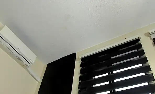 Snapshot of vanesadimaria chatting on 02.05.25 vanesadimaria online show from 02.05.25