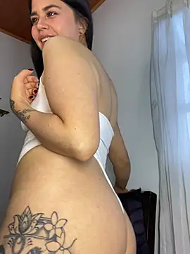 Snapshot of sophyy_white chatting on 05.18.26 sophyy white online show from 05.18.26