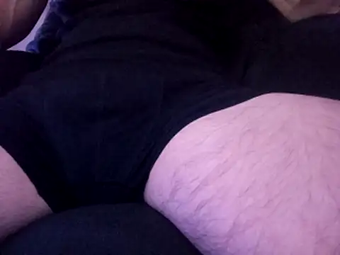 Snapshot of 1984hamilton69 chatting on 03.12.26 1984hamilton69 online show from 03.12.26