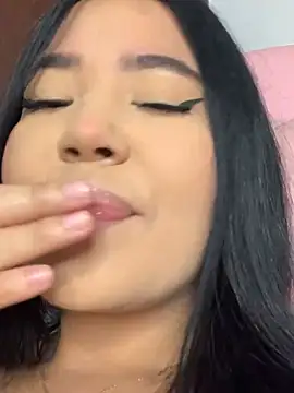 Snapshot of DulcePiink chatting on 02.14.26 DulcePiink online show from 02.14.26