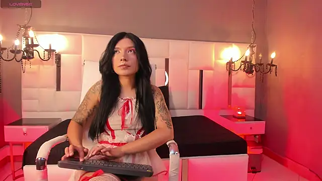 Snapshot of MAGIC_ISIS_ chatting on 02.03.26 MAGIC ISIS online show from 02.03.26