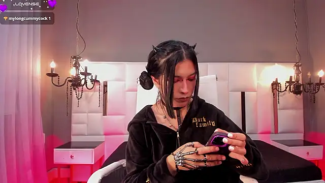 Snapshot of MAGIC_ISIS_ chatting on 02.27.26 MAGIC ISIS online show from 02.27.26