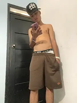 Snapshot of LosGansterBoys chatting on 01.06.26 LosGansterBoys online show from 01.06.26