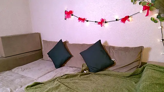 Snapshot of BlondeHott chatting on 02.14.26 BlondeHott online show from 02.14.26