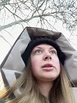 Snapshot of BlondeHott chatting on 02.22.26 BlondeHott online show from 02.22.26