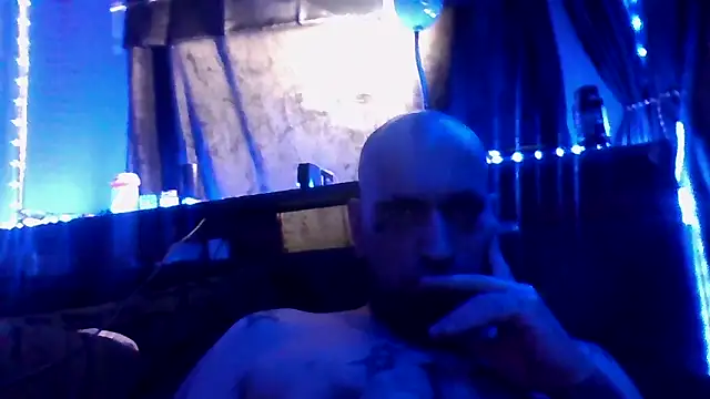 Snapshot of RealisedBooking chatting on 04.05.26 RealisedBooking online show from 04.05.26