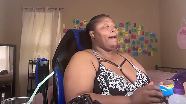 Chocolatebunnyxx96 online show from 06.06.26