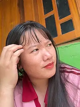 Snapshot of Suni-ii chatting on 05.18.26 Suni-ii online show from 05.18.26