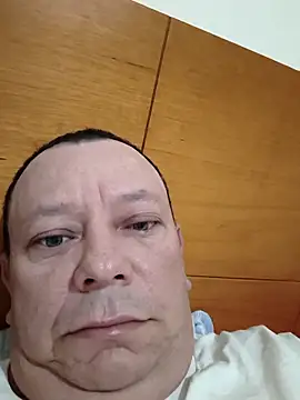 Snapshot of Tubebeermoso chatting on 03.30.26 Tubebeermoso online show from 03.30.26