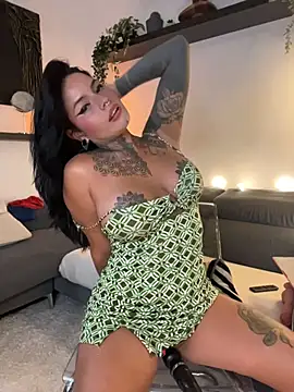 Snapshot of ReynaTatty chatting on 07.19.26 ReynaTatty online show from 07.19.26