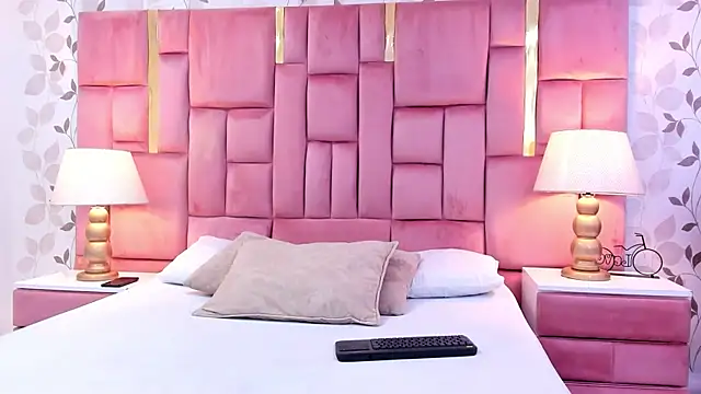 CintiaHolms online show from 01.18.26