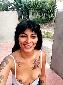 Snapshot of andrea_rose69 chatting on 02.25.26 andrea rose69 online show from 02.25.26