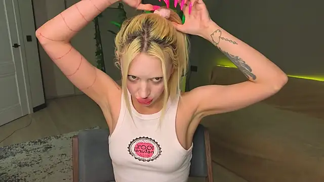 Luna Beverly online show from 04.28.26