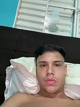 Snapshot of Wellington00_ chatting on 02.10.26 Wellington00 online show from 02.10.26