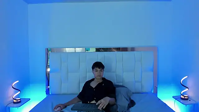 Snapshot of RicciRizzo chatting on 02.11.26 RicciRizzo online show from 02.11.26