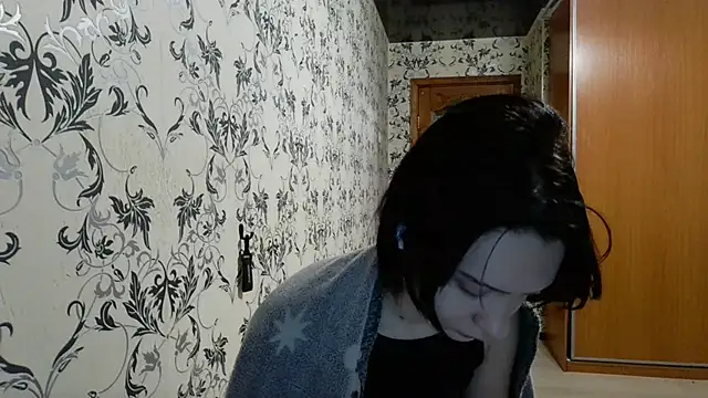 LxayBloom online show from 04.21.26