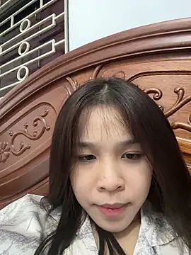 Snapshot of Lyli-122 chatting on 04.25.26 Lyli-122 online show from 04.25.26