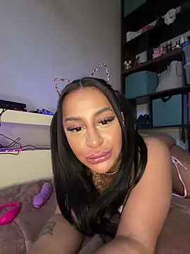 Snapshot of sweetxlayla chatting on 04.06.26 sweetxlayla online show from 04.06.26