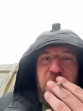 Snapshot of slutwifebbw chatting on 03.29.26 slutwifebbw online show from 03.29.26