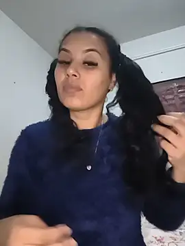 Snapshot of Larissinha015 chatting on 07.17.26 Larissinha015 online show from 07.17.26