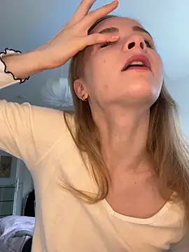 Snapshot of Sunny_Eve chatting on 03.11.26 Sunny Eve online show from 03.11.26