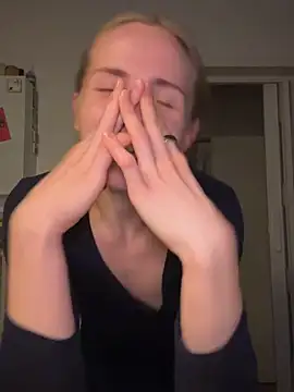 Snapshot of Sunny_Eve chatting on 04.04.26 Sunny Eve online show from 04.04.26