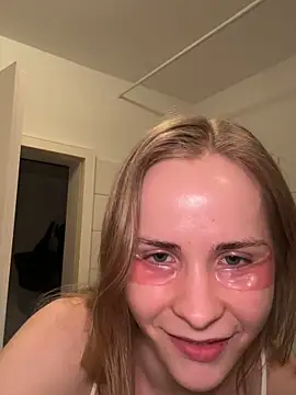 Snapshot of Sunny_Eve chatting on 04.05.26 Sunny Eve online show from 04.05.26