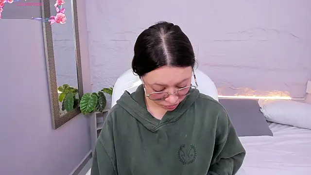 lanna 18  online show from 04.23.26