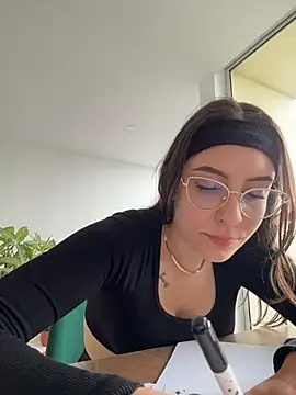 alesziarose  online show from 01.31.26