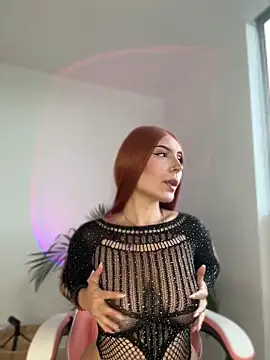 Snapshot of alesziarose_ chatting on 05.12.26 alesziarose online show from 05.12.26