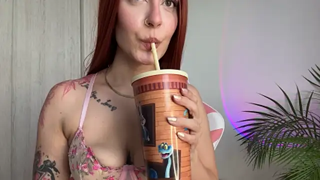 Snapshot of alesziarose_ chatting on 05.18.26 alesziarose online show from 05.18.26