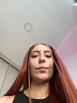 Snapshot of alesziarose_ chatting on 06.07.26 alesziarose online show from 06.07.26