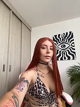 Snapshot of alesziarose_ chatting on 06.15.26 alesziarose online show from 06.15.26
