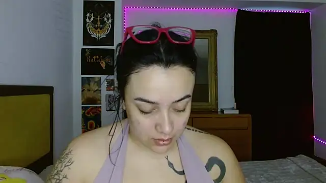 Snapshot of Nova-Satela chatting on 03.05.26 Nova-Satela online show from 03.05.26