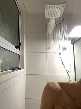 Snapshot of vinihfeh chatting on 02.14.26 vinihfeh online show from 02.14.26