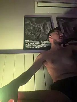 Snapshot of vinihfeh chatting on 02.24.26 vinihfeh online show from 02.24.26