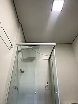 Snapshot of vinihfeh chatting on 02.25.26 vinihfeh online show from 02.25.26