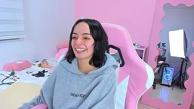 Snapshot of LittleAlexandra chatting on 02.01.26 LittleAlexandra online show from 02.01.26