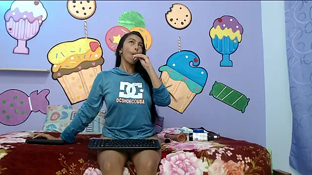 skinnysexzara18 online show from 03.12.26