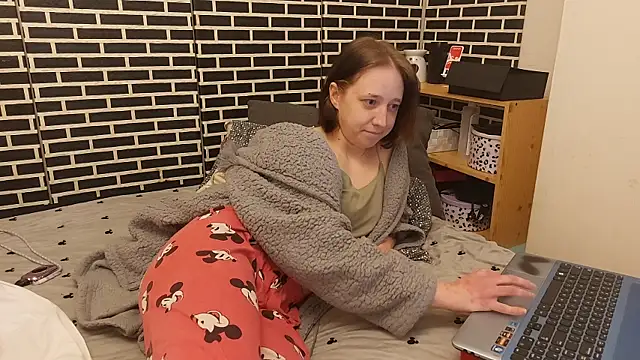 Spatgirl online show from 02.14.26