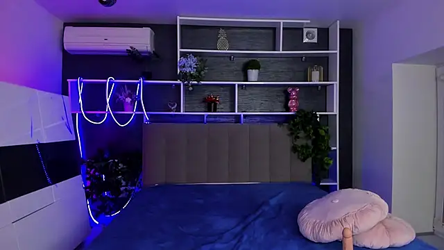 StephieRousee online show from 02.25.26