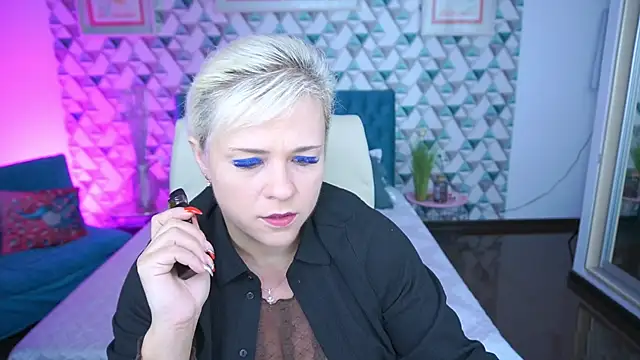 Snapshot of CrystalVibe chatting on 05.11.26 CrystalVibe online show from 05.11.26