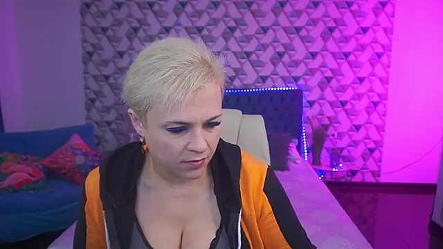 Snapshot of CrystalVibe chatting on 05.31.26 CrystalVibe online show from 05.31.26