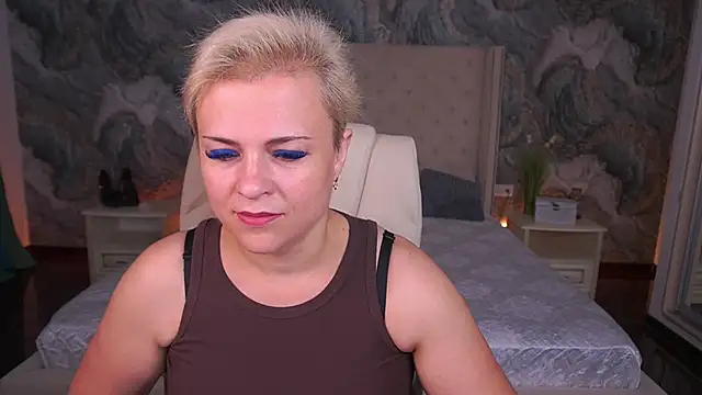 Snapshot of CrystalVibe chatting on 06.19.26 CrystalVibe online show from 06.19.26