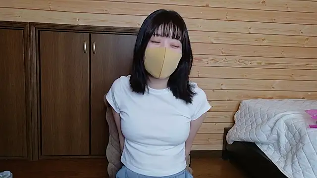 Snapshot of minami_room chatting on 06.04.26 minami room online show from 06.04.26
