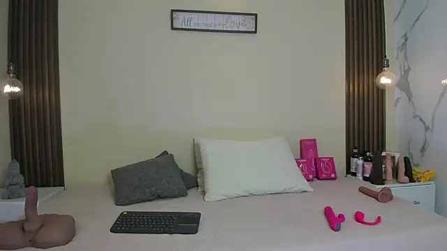 mia gold  online show from 07.09.26