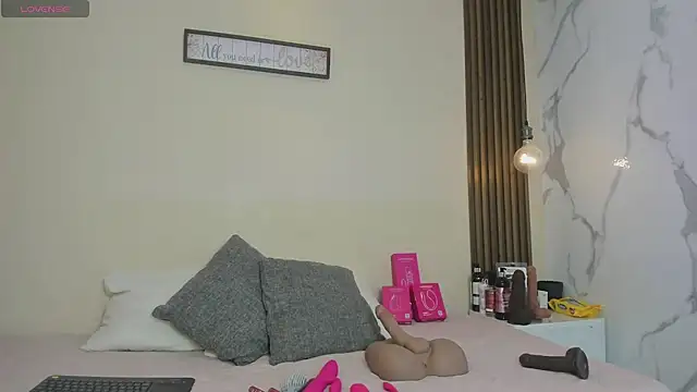 mia gold  online show from 07.17.26