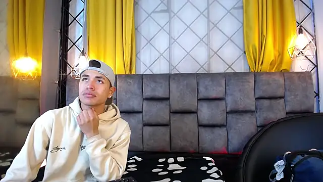 Snapshot of Maik_Russo chatting on 02.04.26 Maik Russo online show from 02.04.26